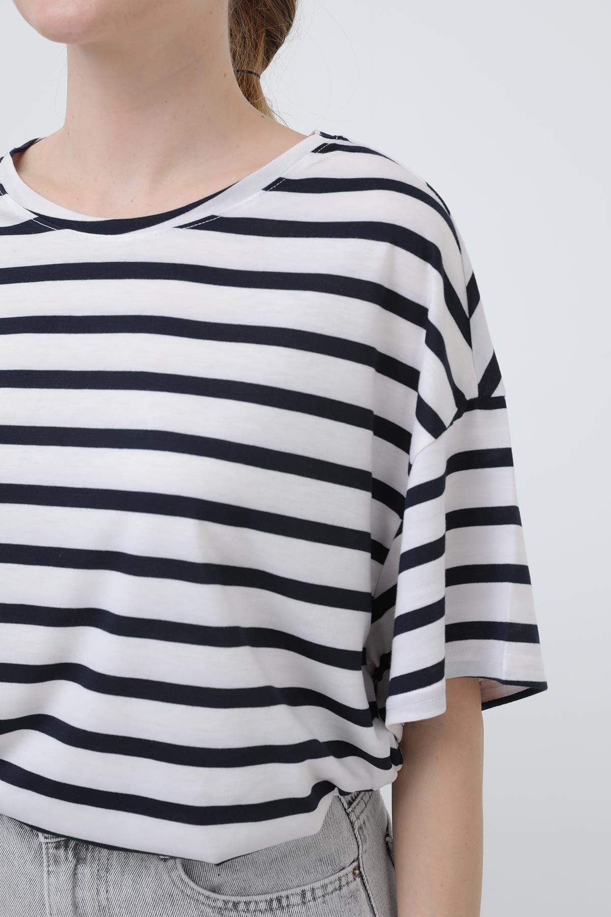 Kadın Bisiklet Yaka Çizgili Tshirt - 20634TSH