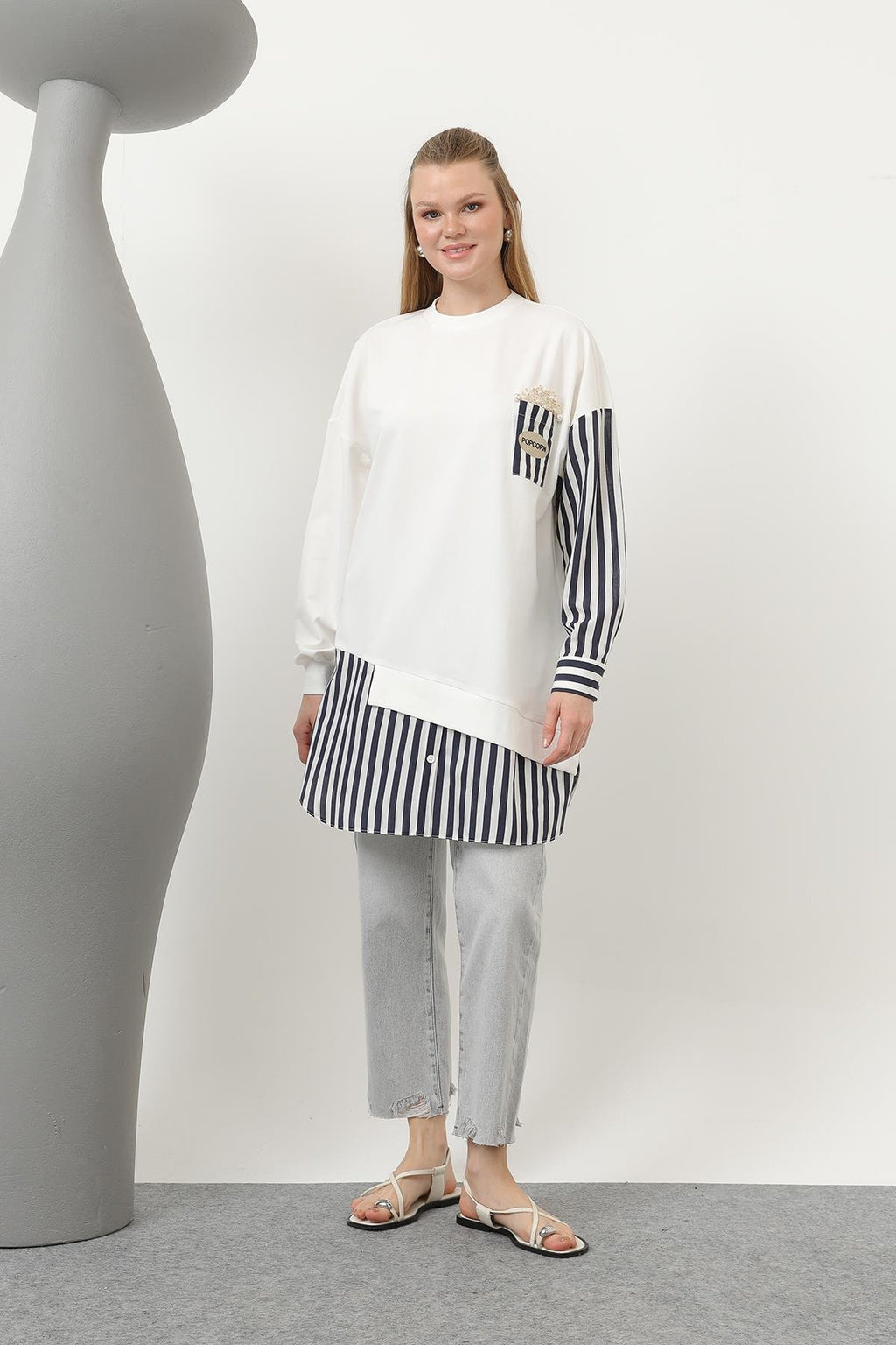 Kadın Önü Pop Corn Baskılı ve Boncuk İşlemeli Çizgi Garnili Tunik - 10651TUN