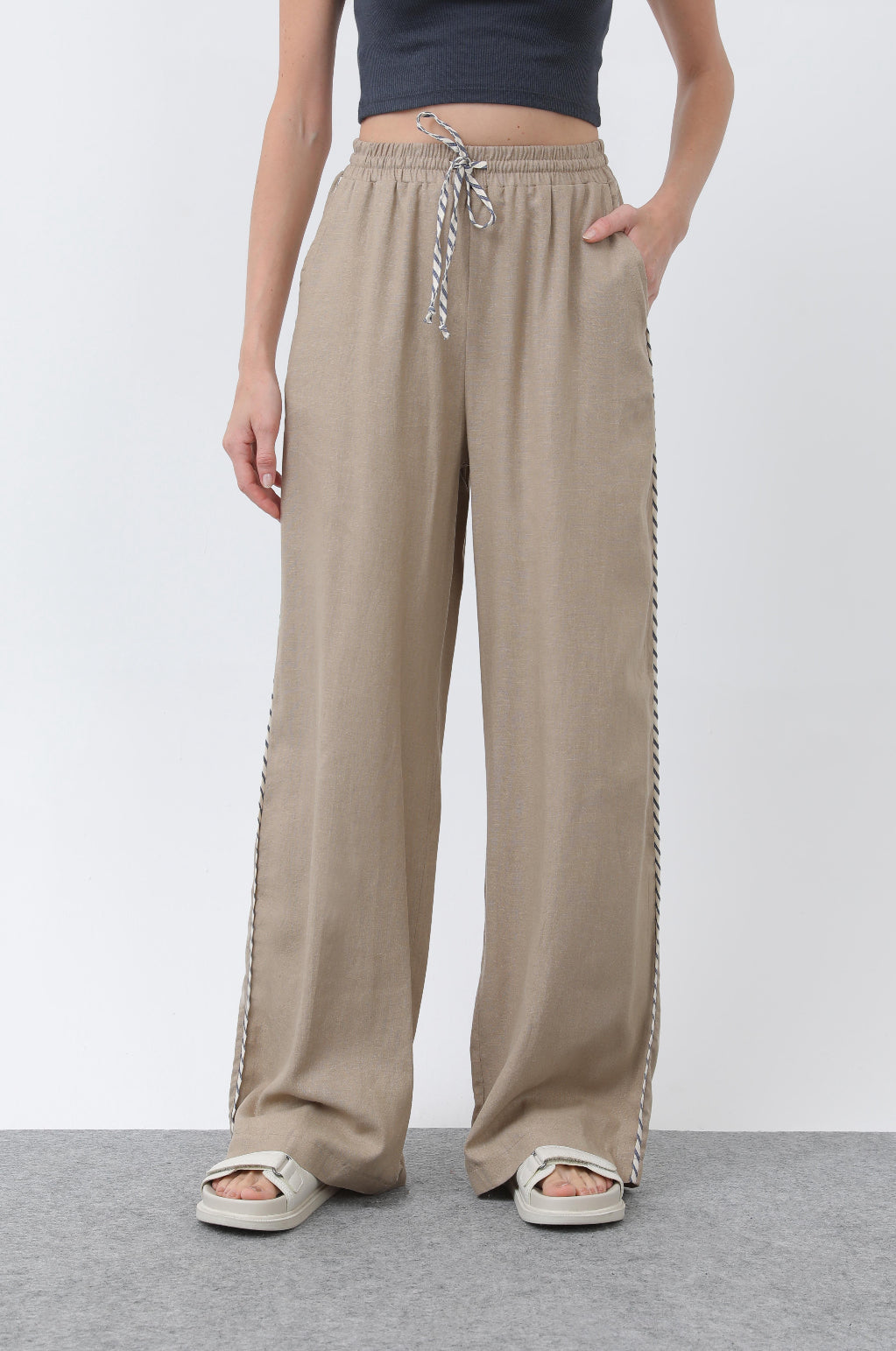 Kadın Yanları Şerit Detaylı Pantolon