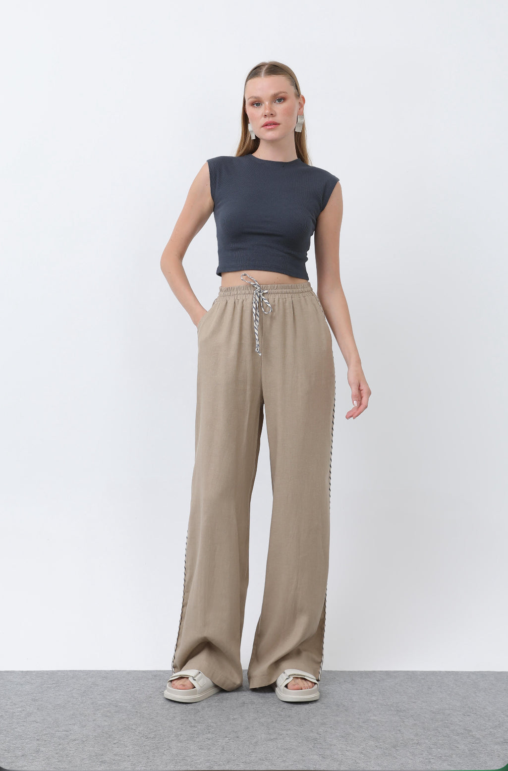 Kadın Yanları Şerit Detaylı Pantolon